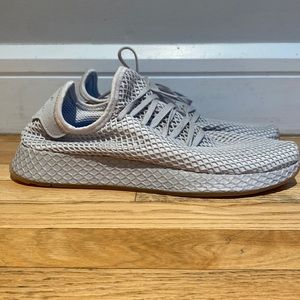 Mens Adidas Deerupt Sneaker in Light Grey